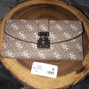 New Guess Wallet Beautiful And Lots of room